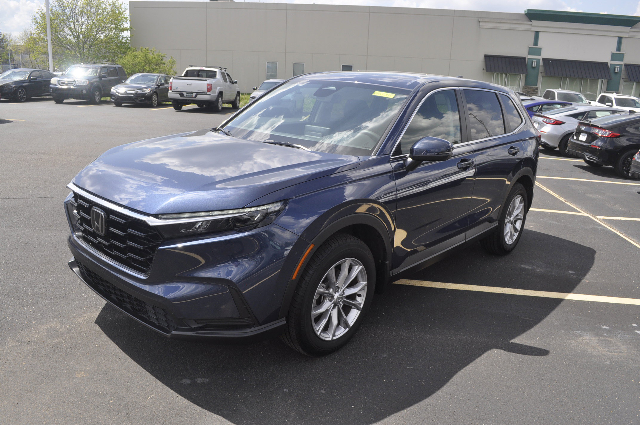 Used 2025 Honda CR-V EX image 3