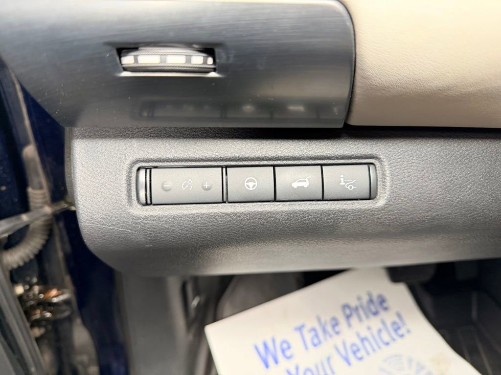 Used 2022 Nissan Pathfinder SL AWD/4WD image 6