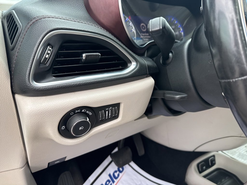 Used 2020 Chrysler Pacifica Limited image 15