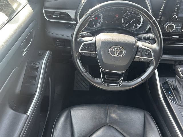 Used 2021 Toyota Highlander XLE AWD/4WD image 19
