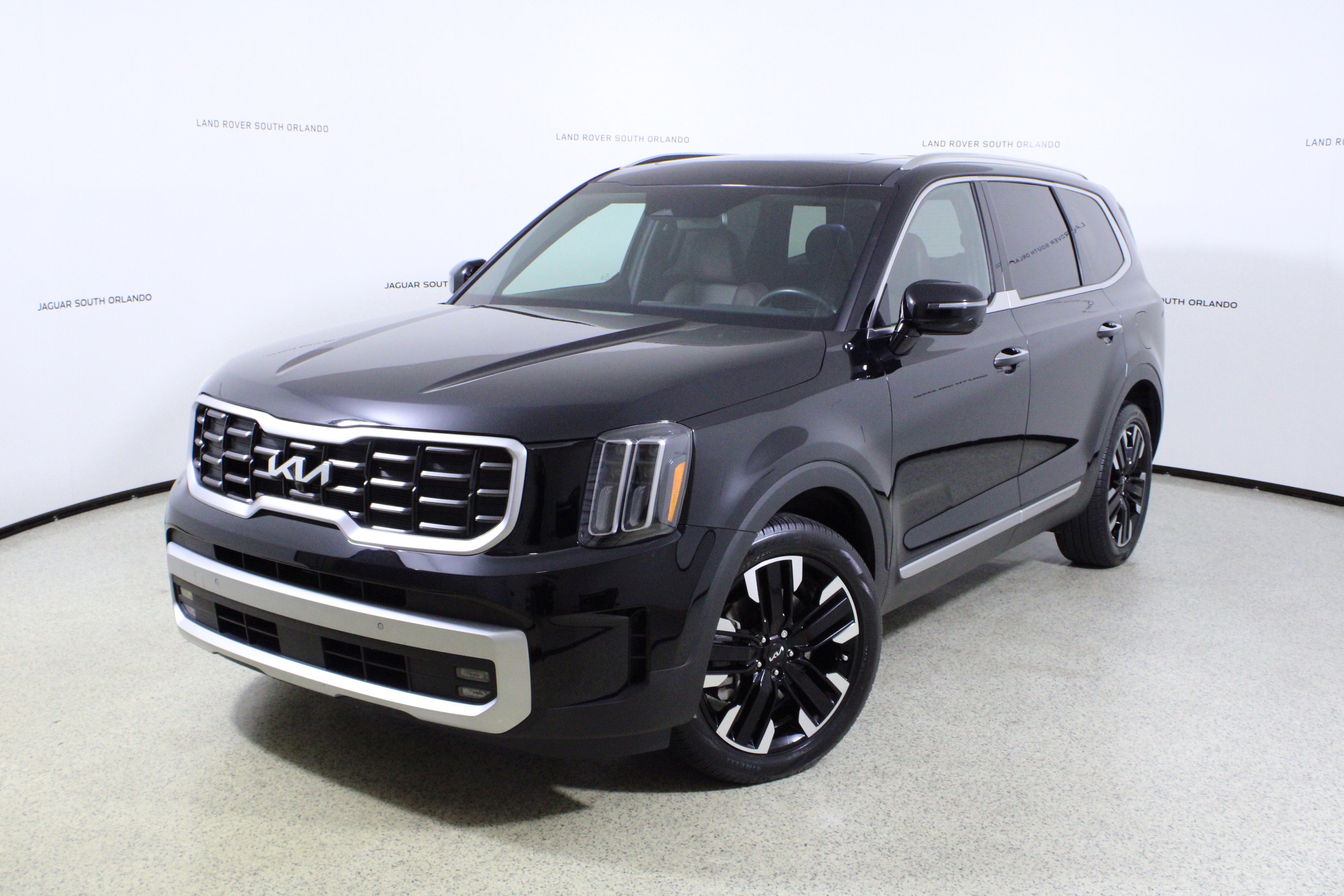 Used 2024 Kia Telluride SX FWD image 1