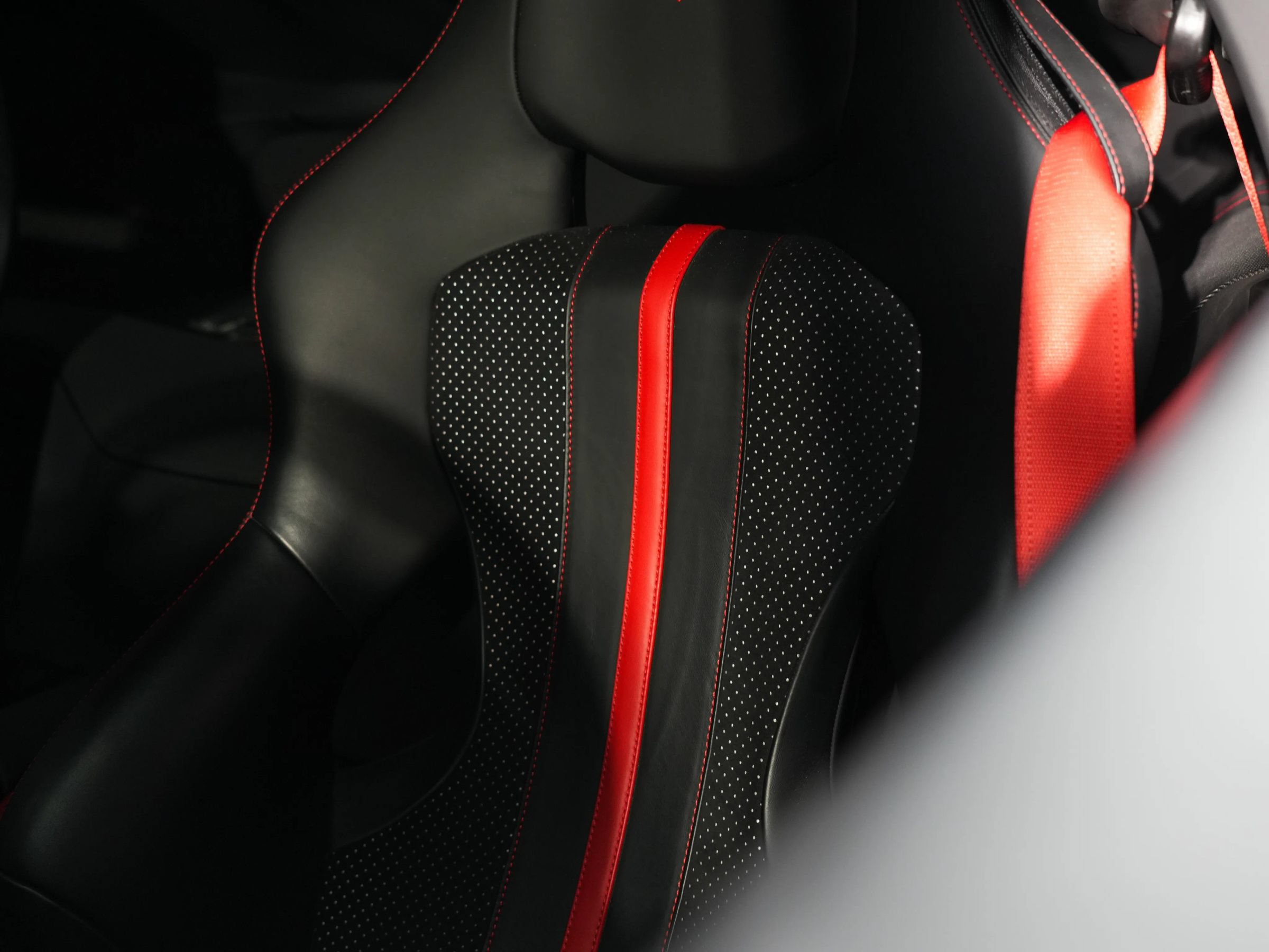 Used 2019 Ferrari 812 Superfast RWD image 16