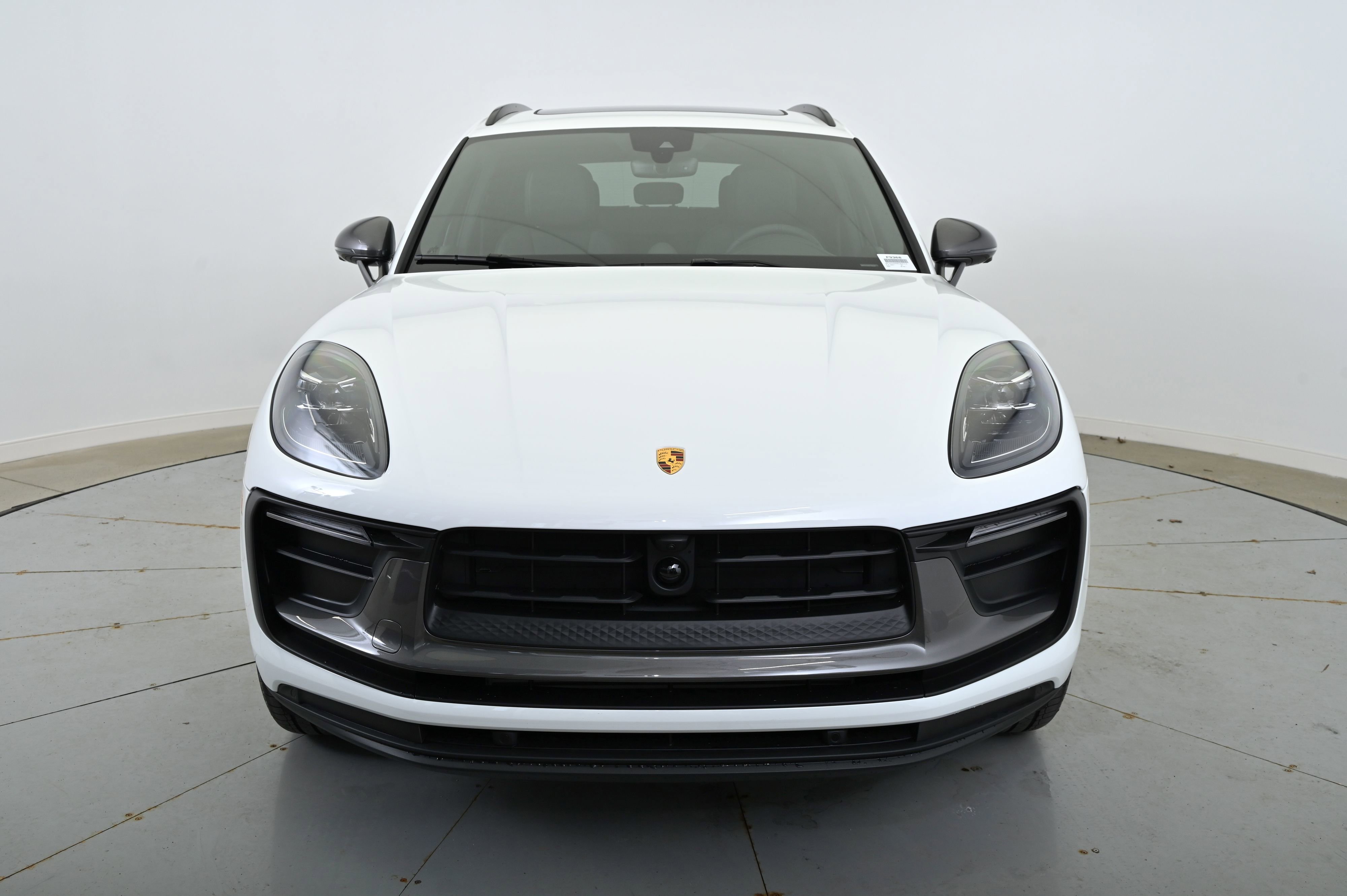 Certified 2025 Porsche Macan image 10