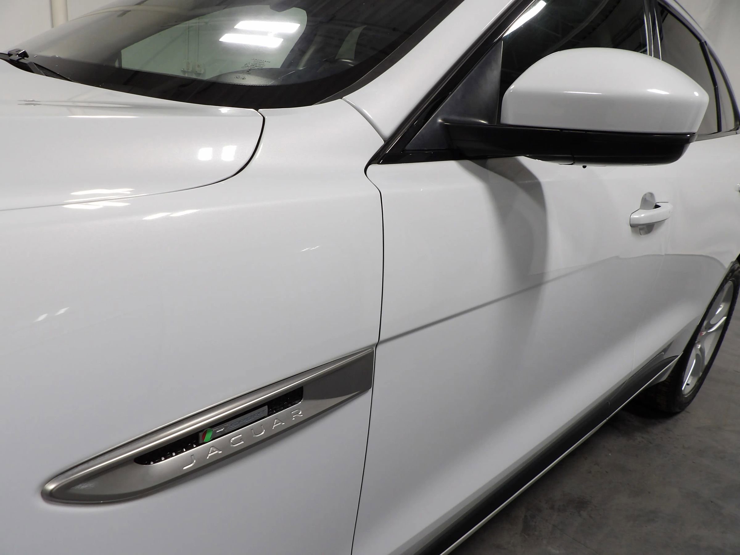 Used 2018 Jaguar F-PACE R-Sport image 10