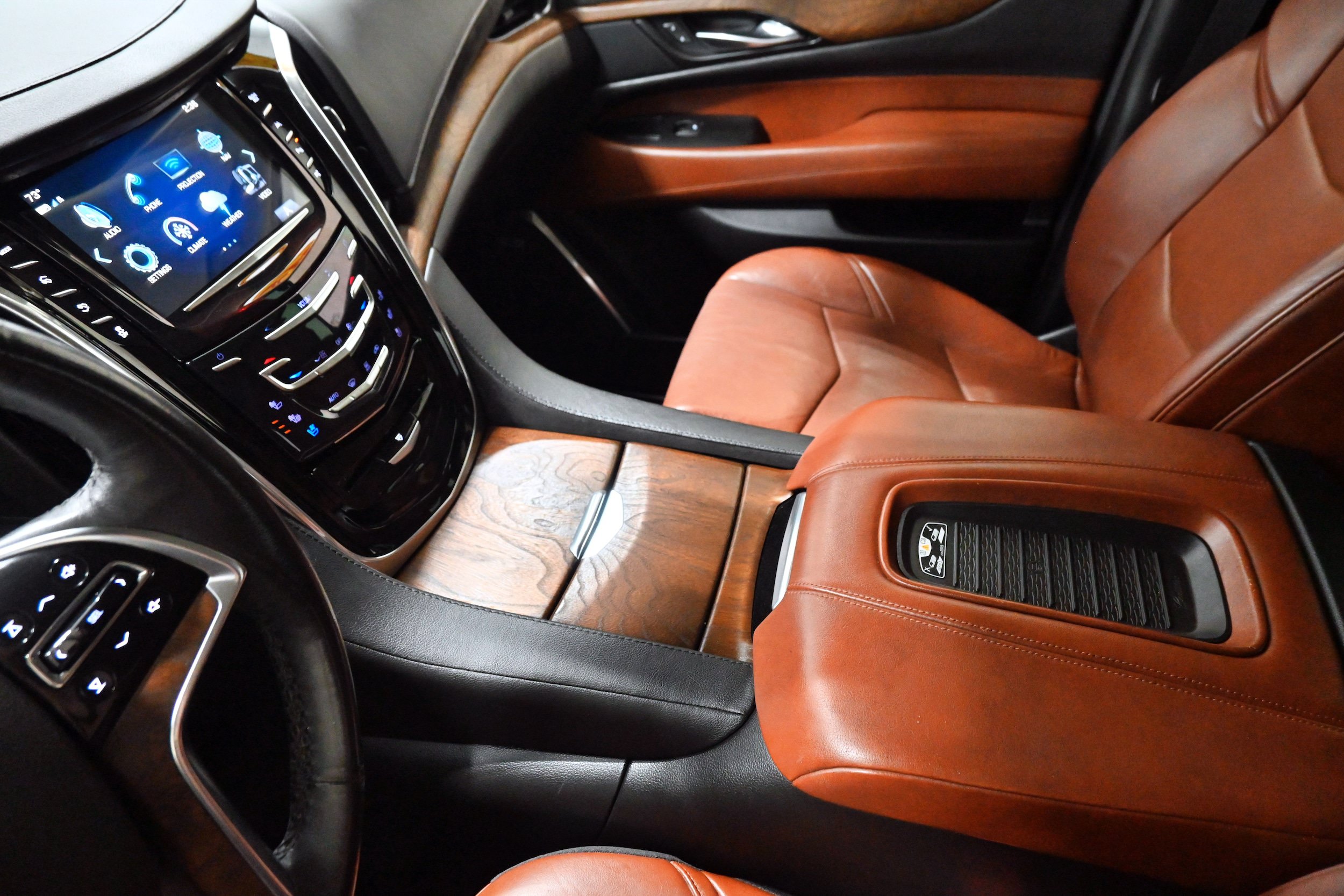 Used 2019 Cadillac Escalade Premium Luxury AWD/4WD image 18