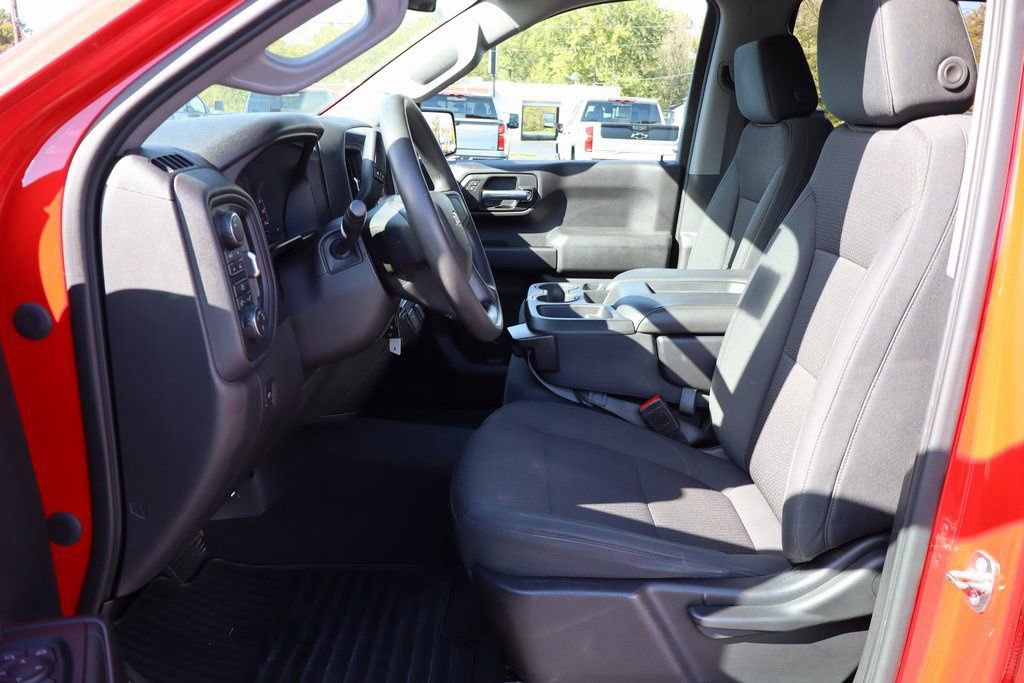 Used 2020 Chevrolet Silverado 1500 Custom w/ Custom Value Package image 4