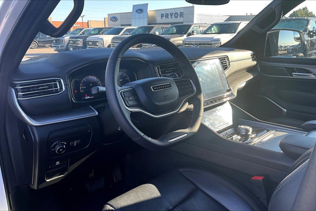 Used 2025 Jeep Wagoneer Series II AWD/4WD image 13