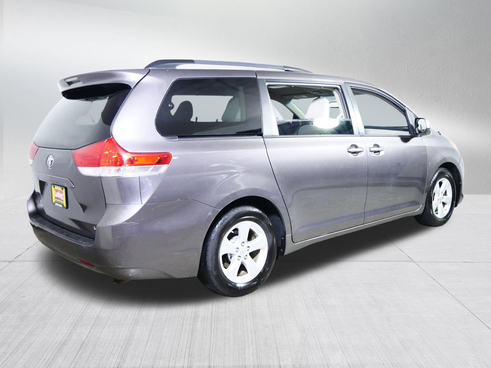 Used 2012 Toyota Sienna LE FWD image 7