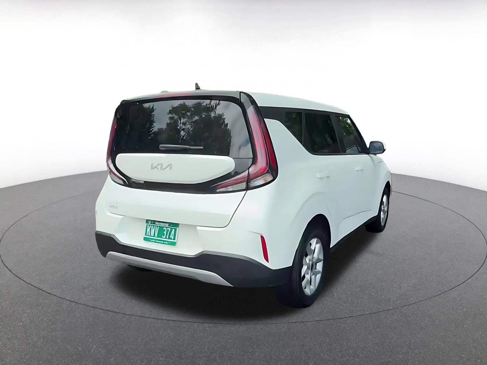 Used 2025 Kia Soul LX w/ LX Technology Package FWD image 14