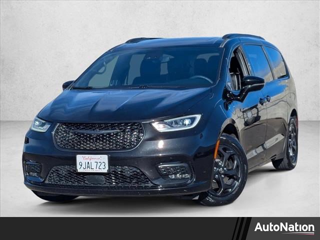 Used 2024 Chrysler Pacifica Premium image 1