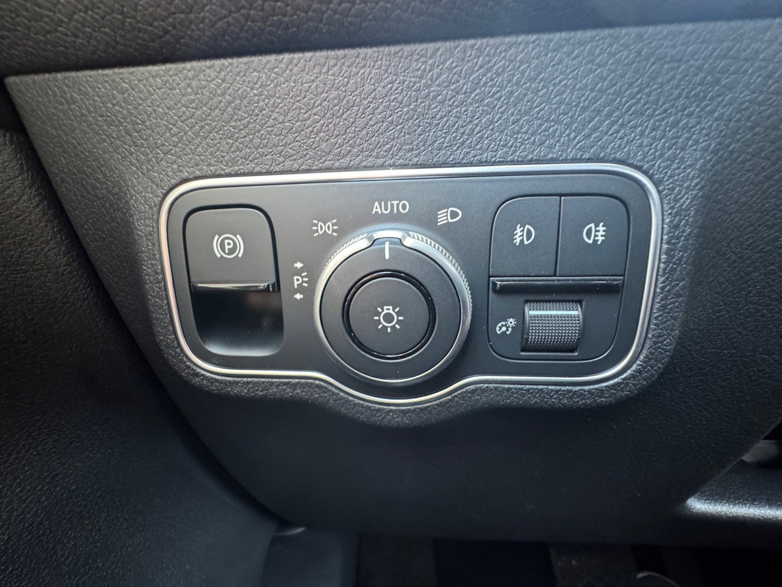 New 2026 Mercedes-Benz GLB 250 4MATIC image 16