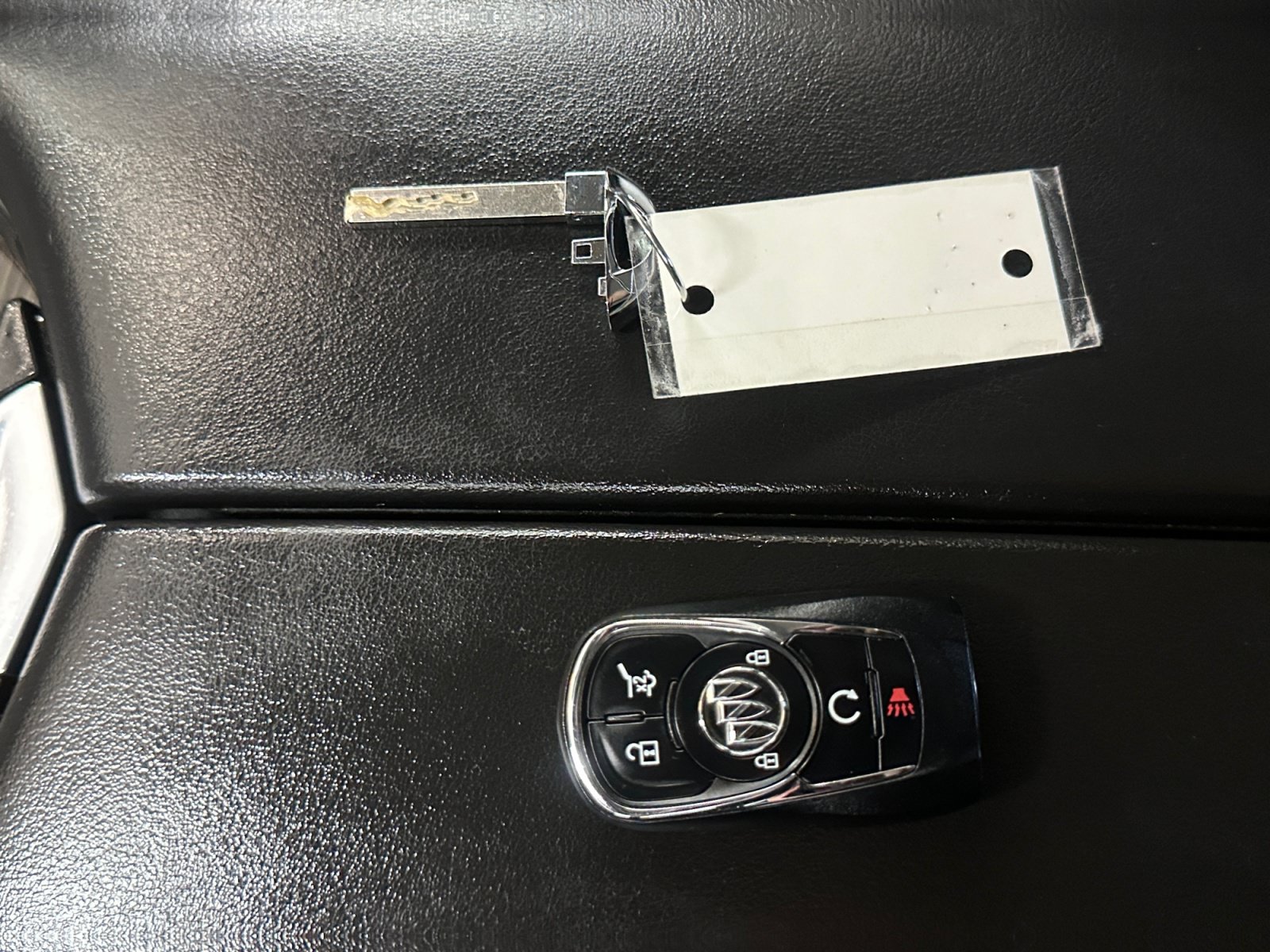 Used 2019 Buick Envision Essence FWD image 33