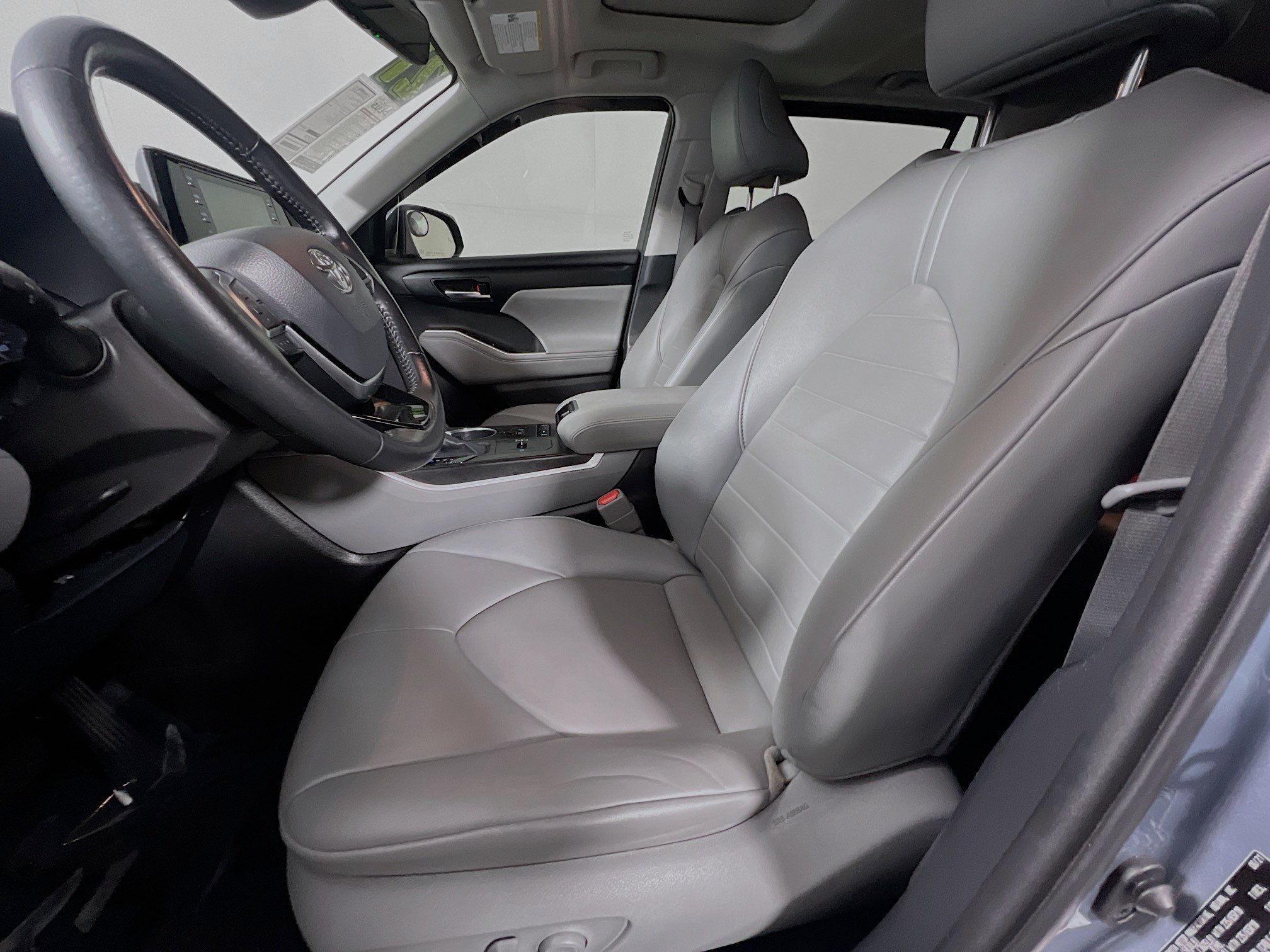 Used 2021 Toyota Highlander XLE FWD image 15