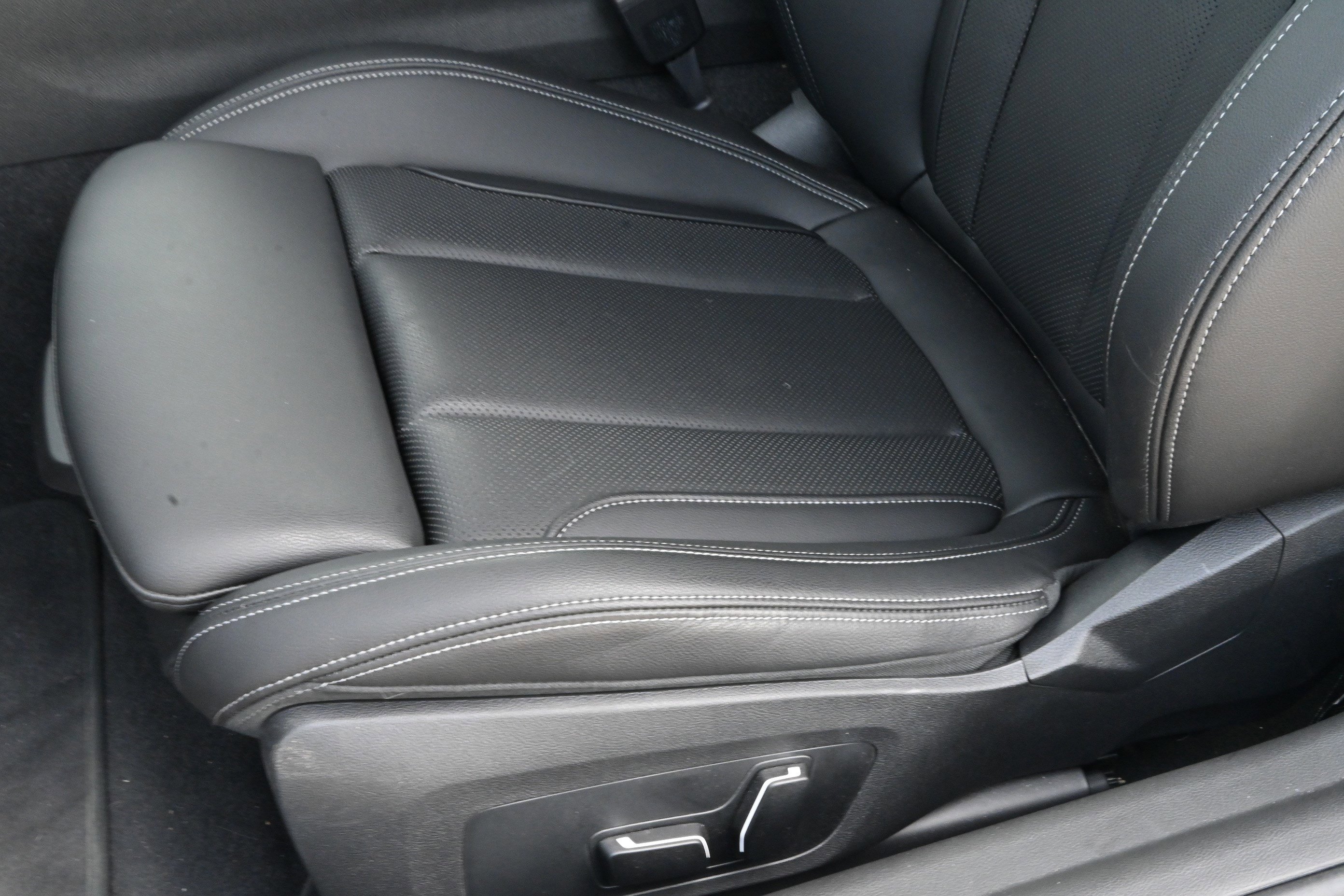 Certified 2025 BMW M240i Coupe image 31