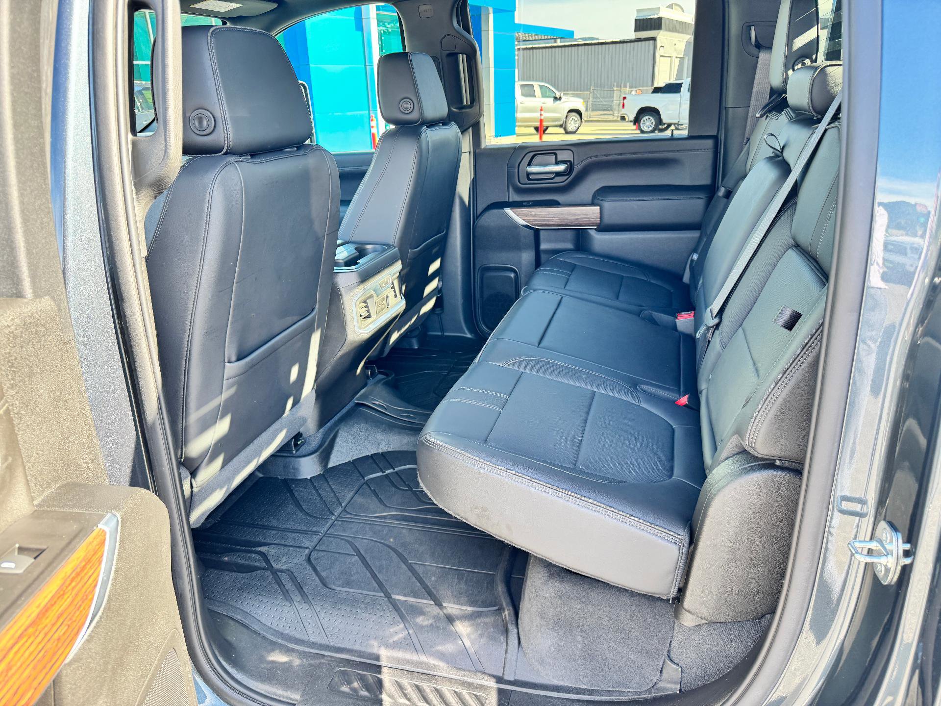 Used 2020 Chevrolet Silverado 3500 High Country image 14