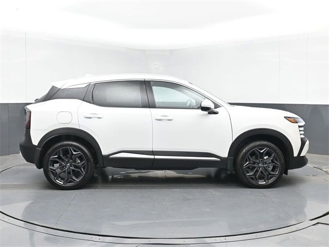 Used 2025 Nissan Kicks SR image 11