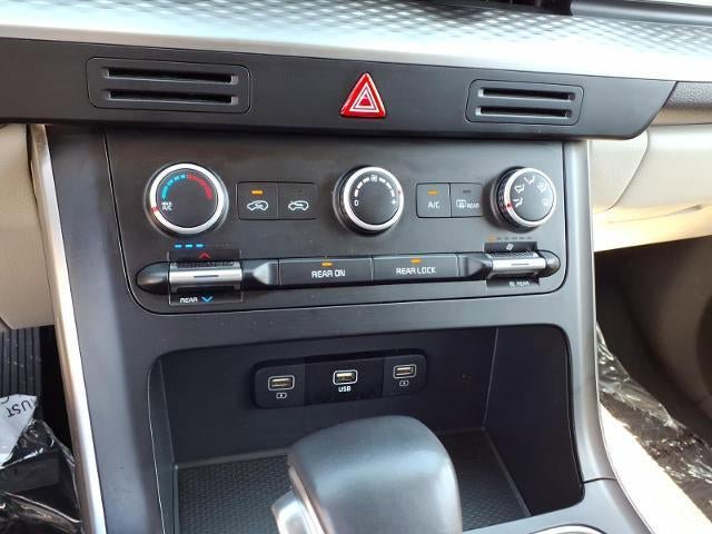 Used 2024 Kia Carnival LX FWD image 13