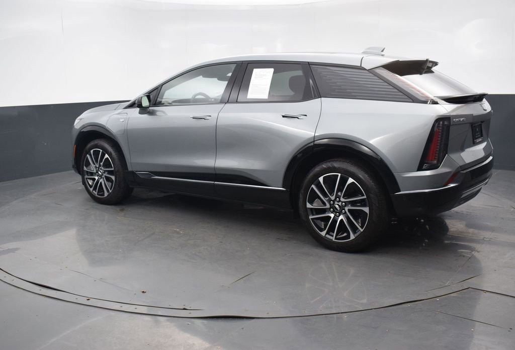 Certified 2025 Cadillac Optiq Sport 2 w/ LPO, Floor Liner Package AWD/4WD image 3