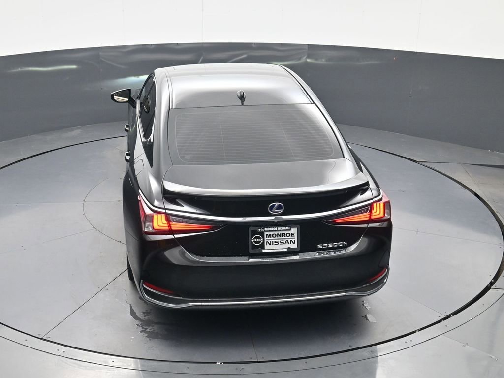 Used 2022 Lexus ES 300h 300h Luxury w/ Accessory Package image 29