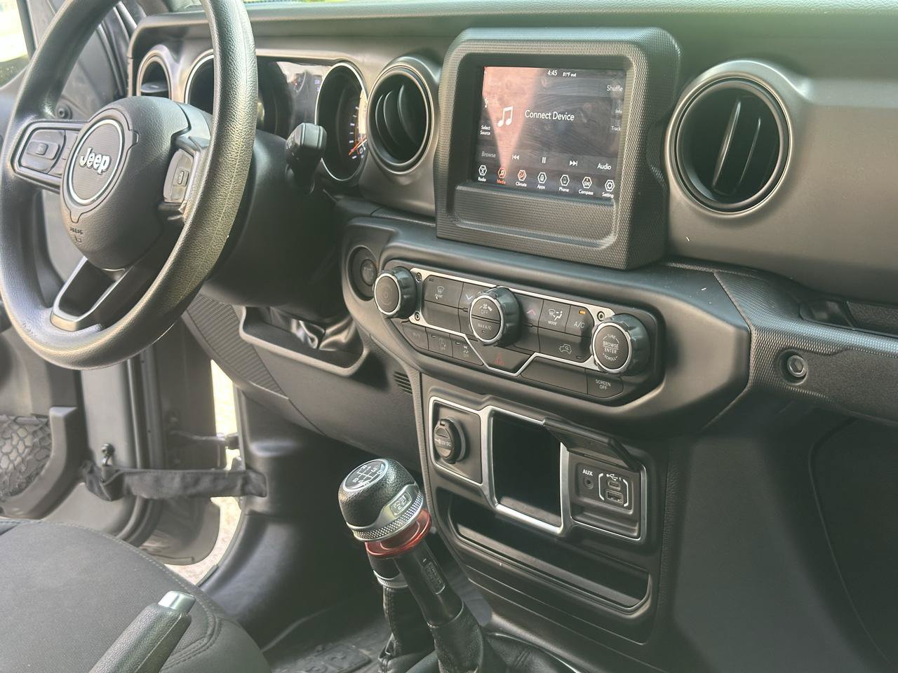 Used 2022 Jeep Gladiator Sport AWD/4WD image 16