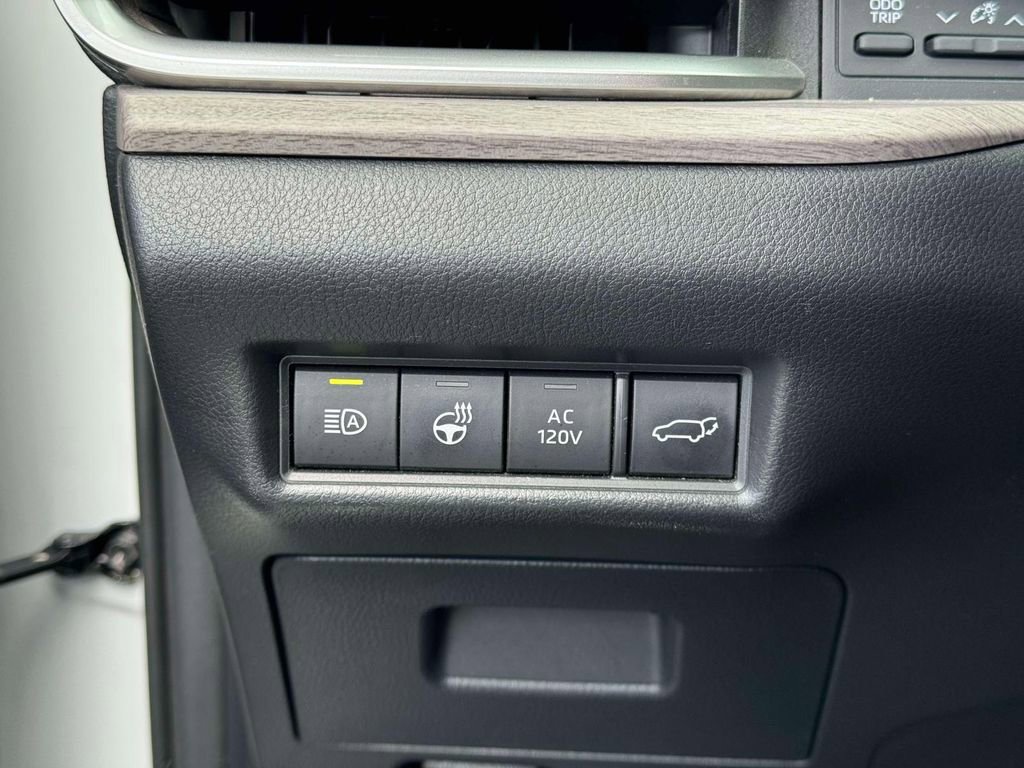 Used 2024 Toyota Grand Highlander AWD Hybrid image 23