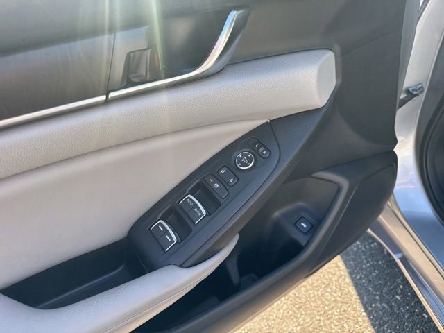 Used 2018 Honda Accord EX image 22
