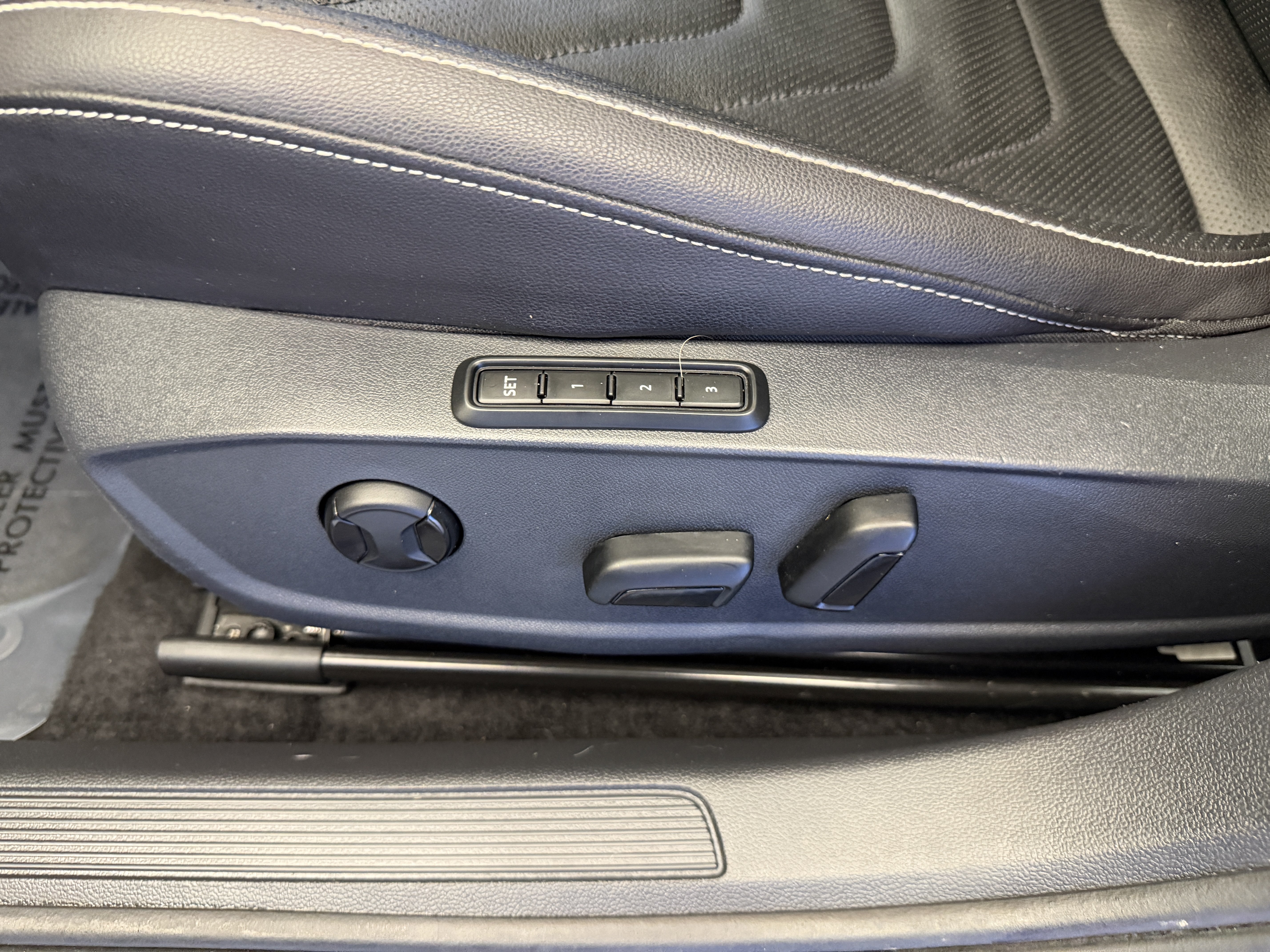 Used 2024 Volkswagen Jetta SEL FWD image 13