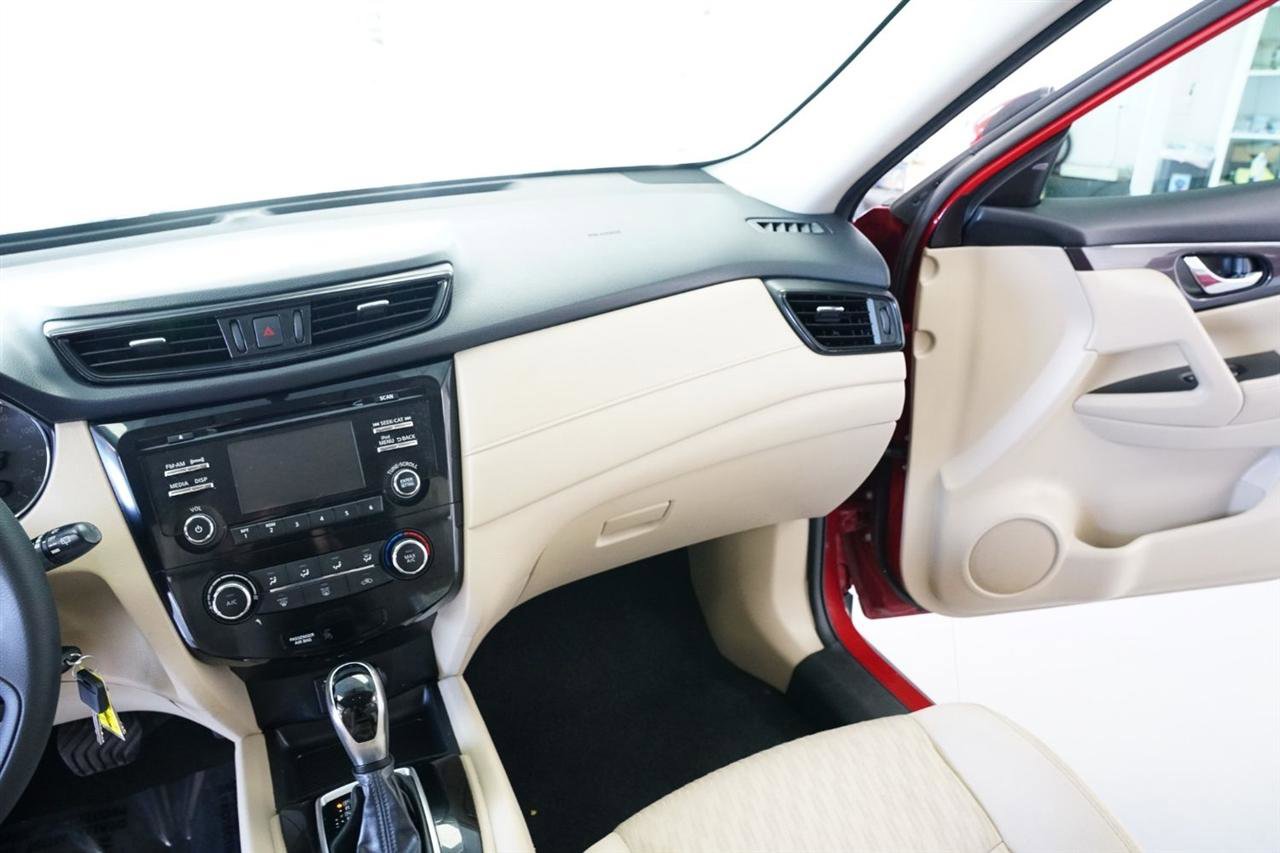 Used 2017 Nissan Rogue S w/ Appearance Package image 22