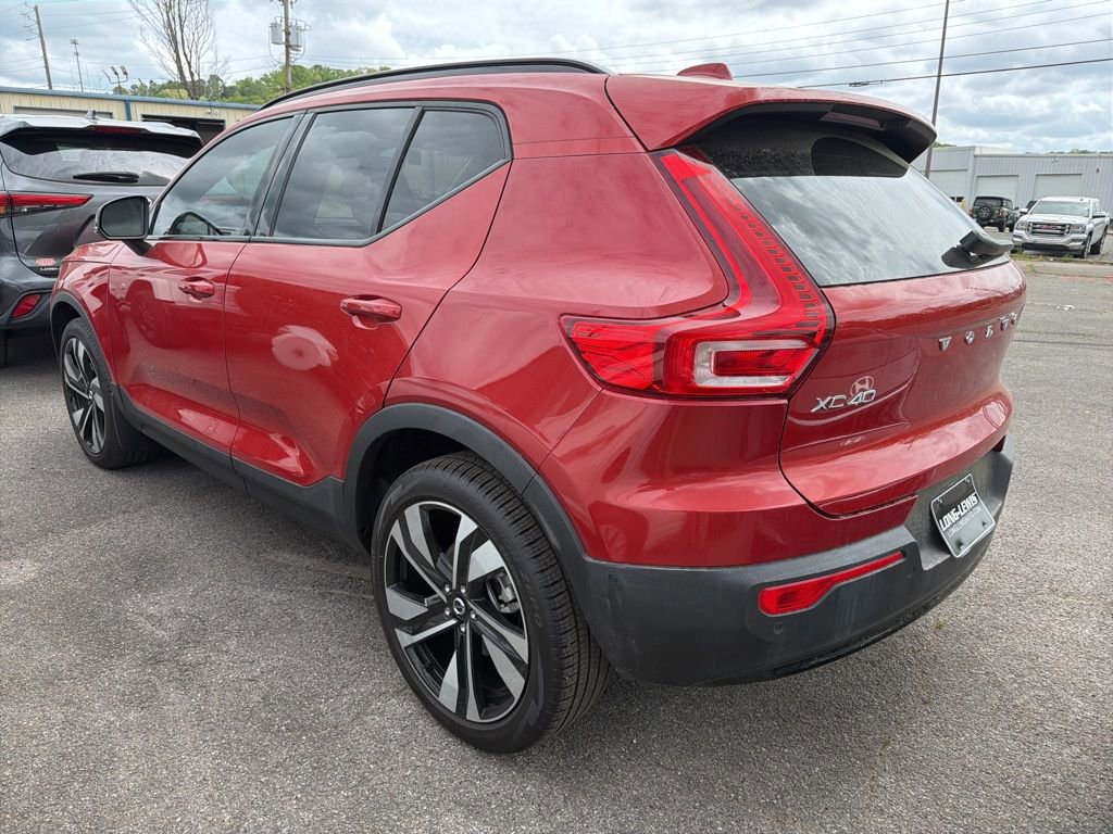 Used 2025 Volvo XC40 B5 Ultra w/ Climate Package image 4