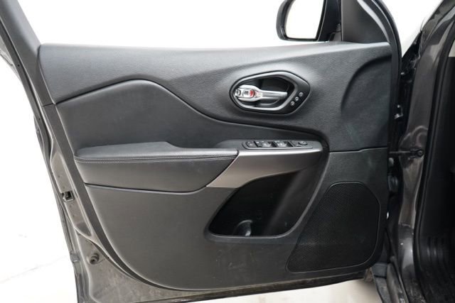 Used 2022 Jeep Cherokee Limited image 19