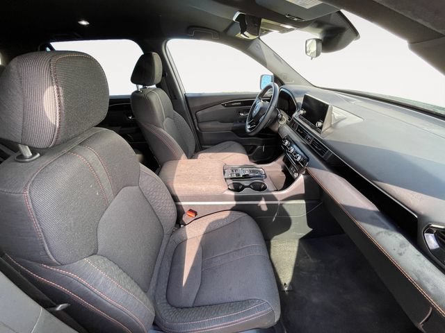Used 2025 Honda Pilot Sport image 14