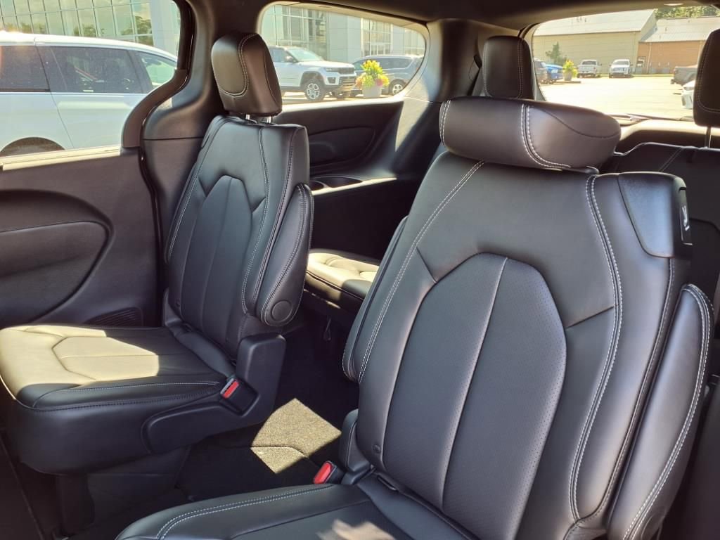 New 2026 Chrysler Pacifica Select image 17