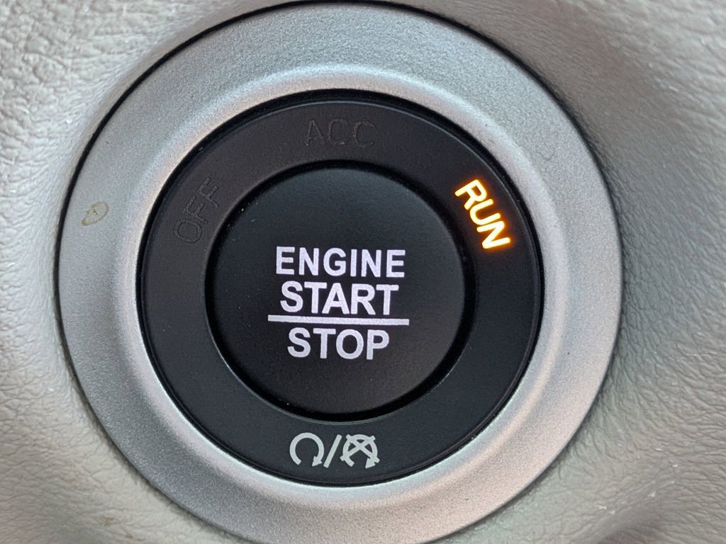 Used 2024 Chrysler Pacifica Touring-L FWD image 28