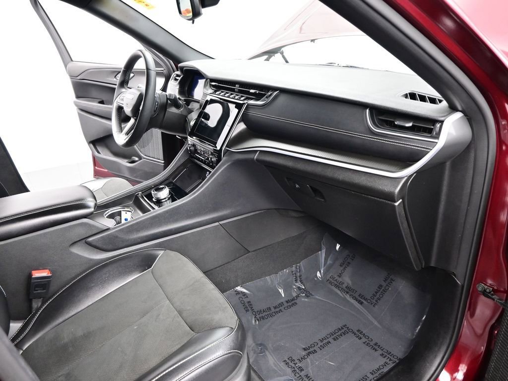 Used 2024 Jeep Grand Cherokee Altitude image 19