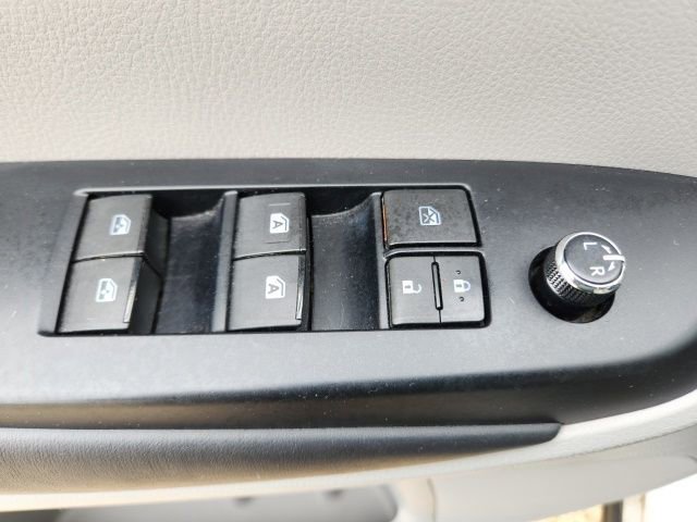 Used 2019 Toyota Highlander XLE image 24