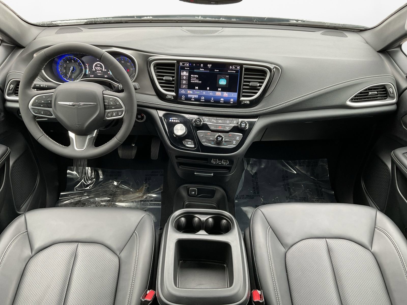 Used 2025 Chrysler Pacifica Select image 10