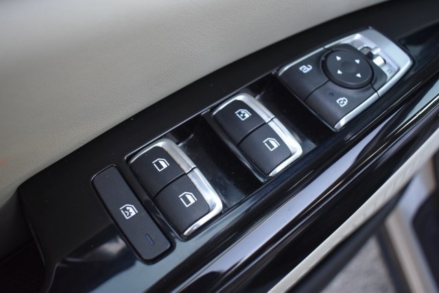 Used 2024 Kia Carnival EX FWD image 20