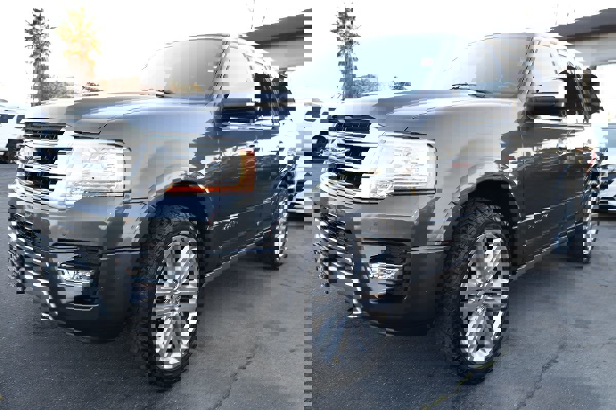 Used 2017 Ford Expedition Platinum image 42