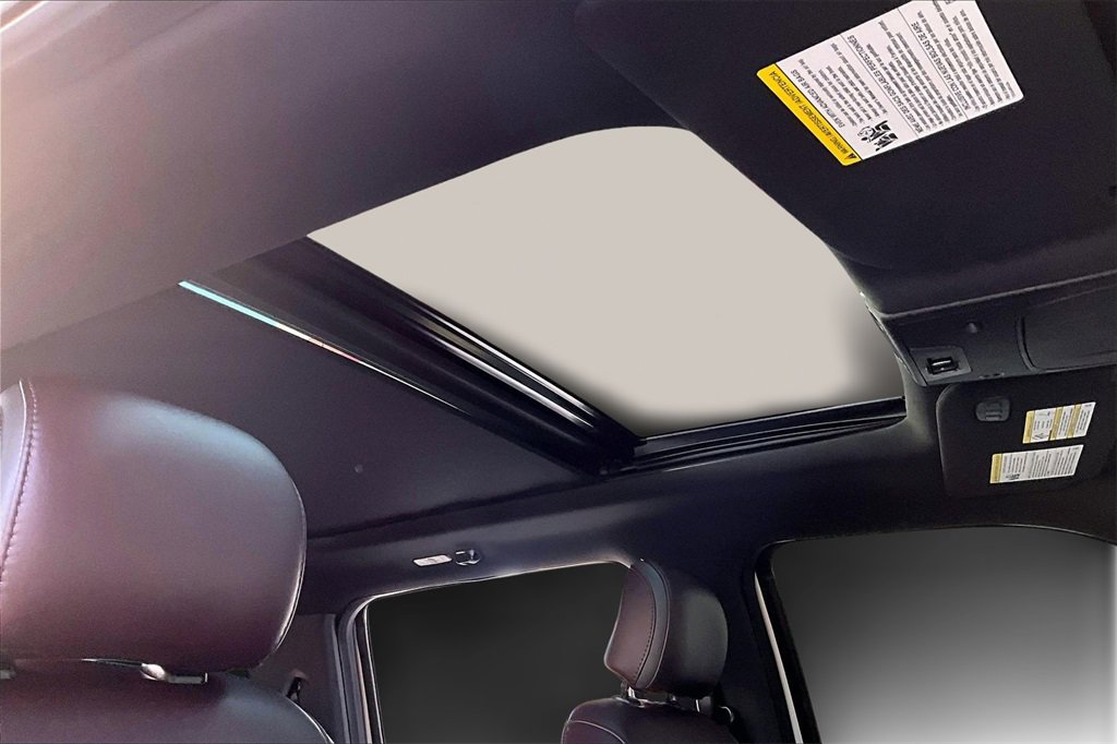 Used 2017 Ford F150 Platinum w/ Equipment Group 701A Luxury image 28