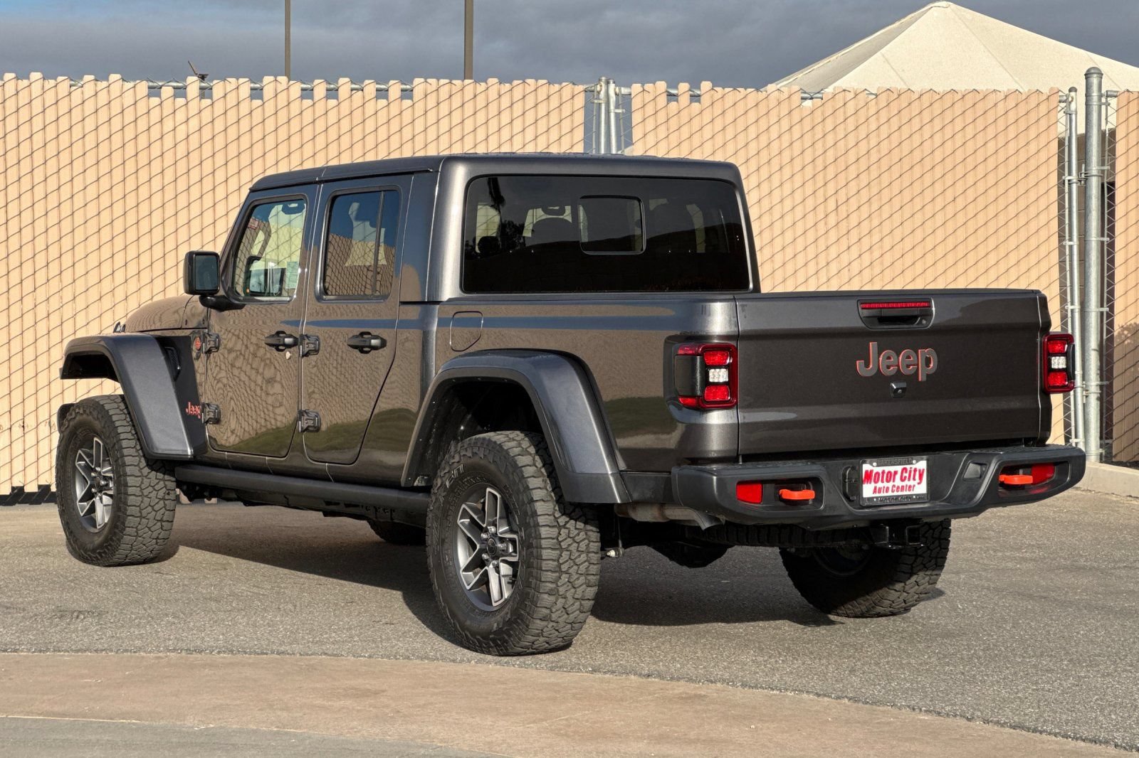 Used 2025 Jeep Gladiator Mojave w/ Convenience Group AWD/4WD image 6
