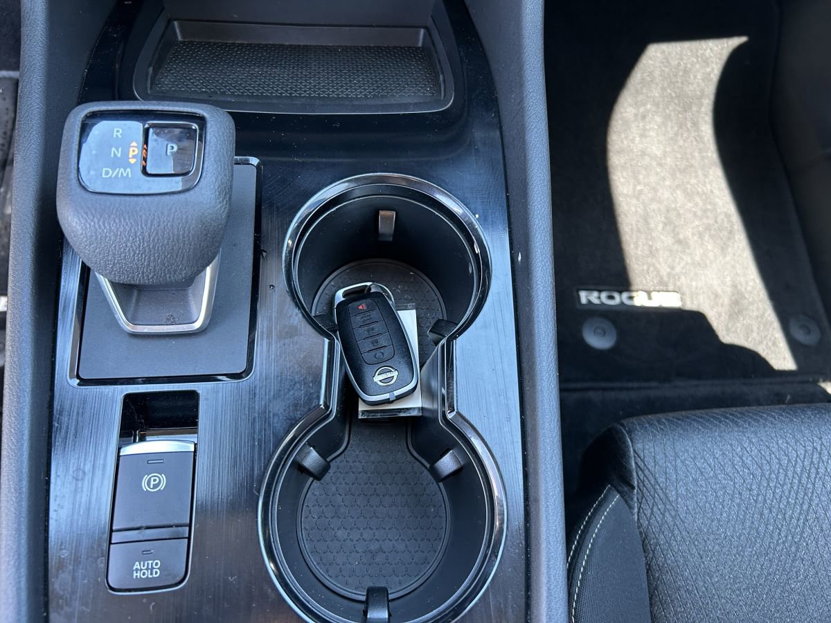 Used 2025 Nissan Rogue SV FWD image 10