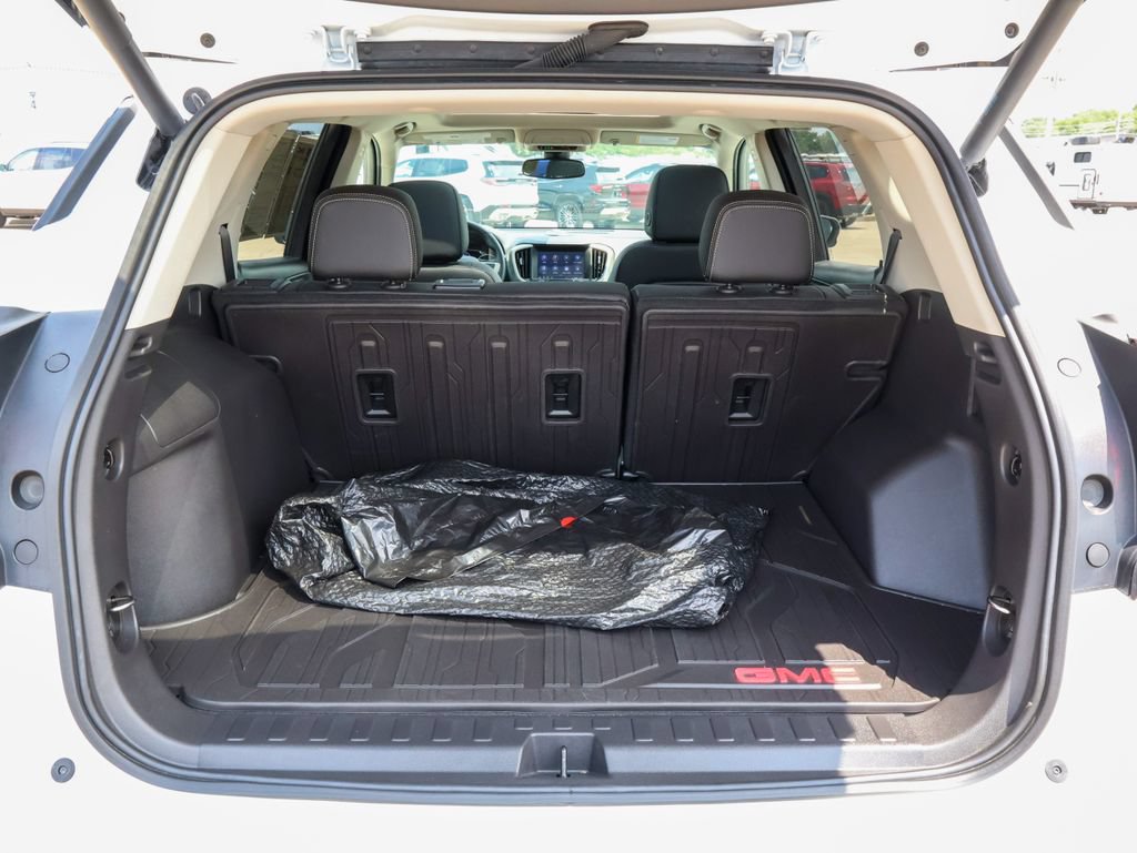 Used 2024 GMC Terrain Denali w/ Denali Premium Package AWD/4WD image 5