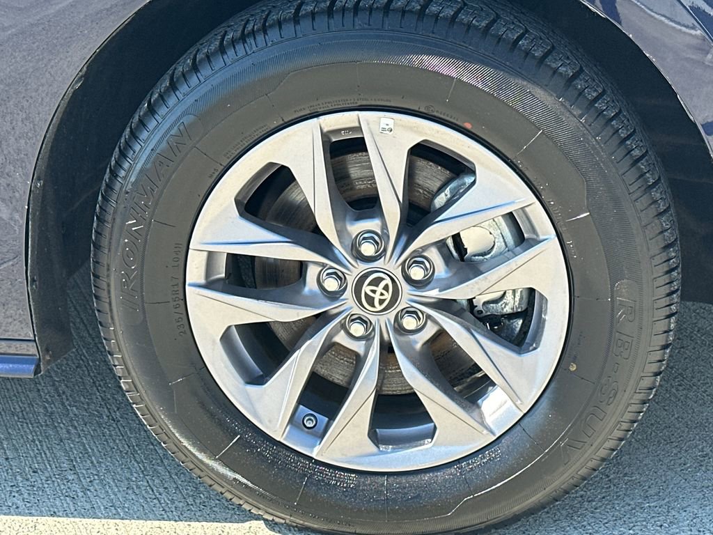 Used 2024 Toyota Sienna XLE image 9