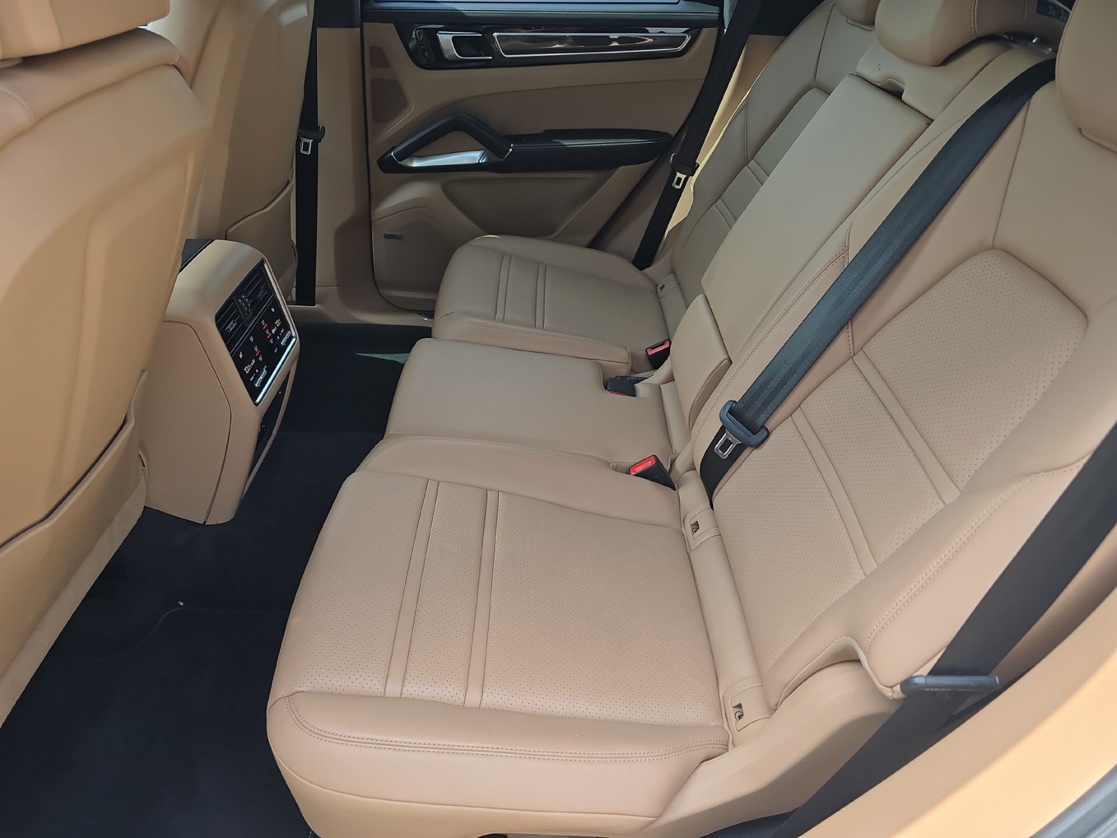 Used 2020 Porsche Cayenne Turbo AWD/4WD image 21