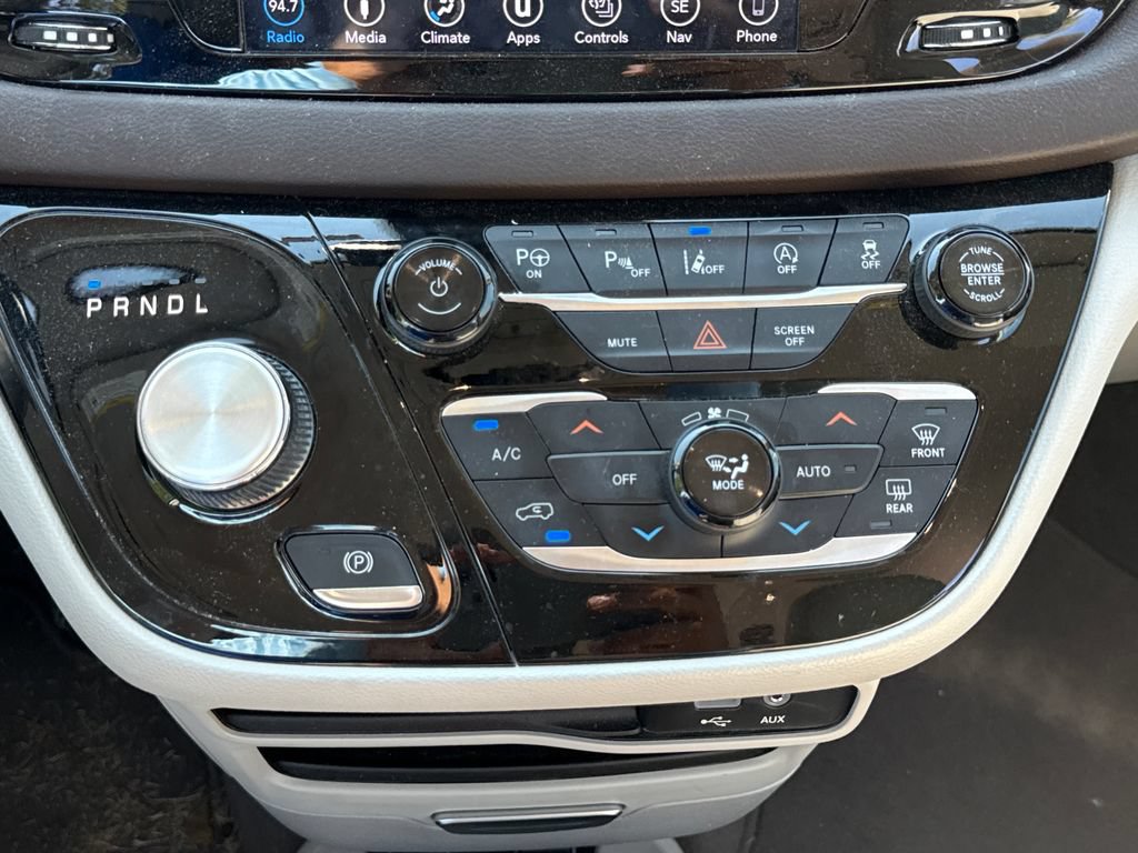 Used 2019 Chrysler Pacifica Touring-L w/ Advanced Safetytec Group FWD image 24