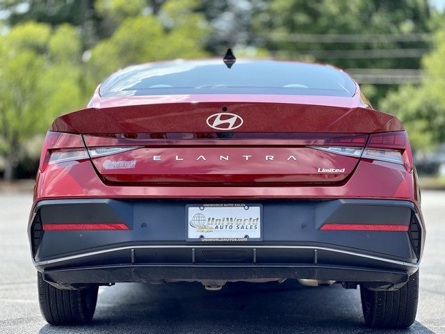 Used 2024 Hyundai Elantra Limited image 8