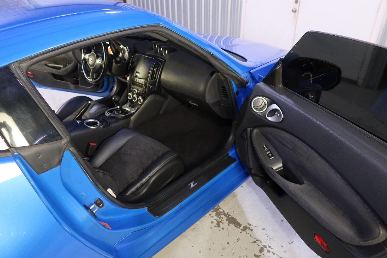 Used 2009 Nissan 370Z Touring w/ Sport Pkg image 12