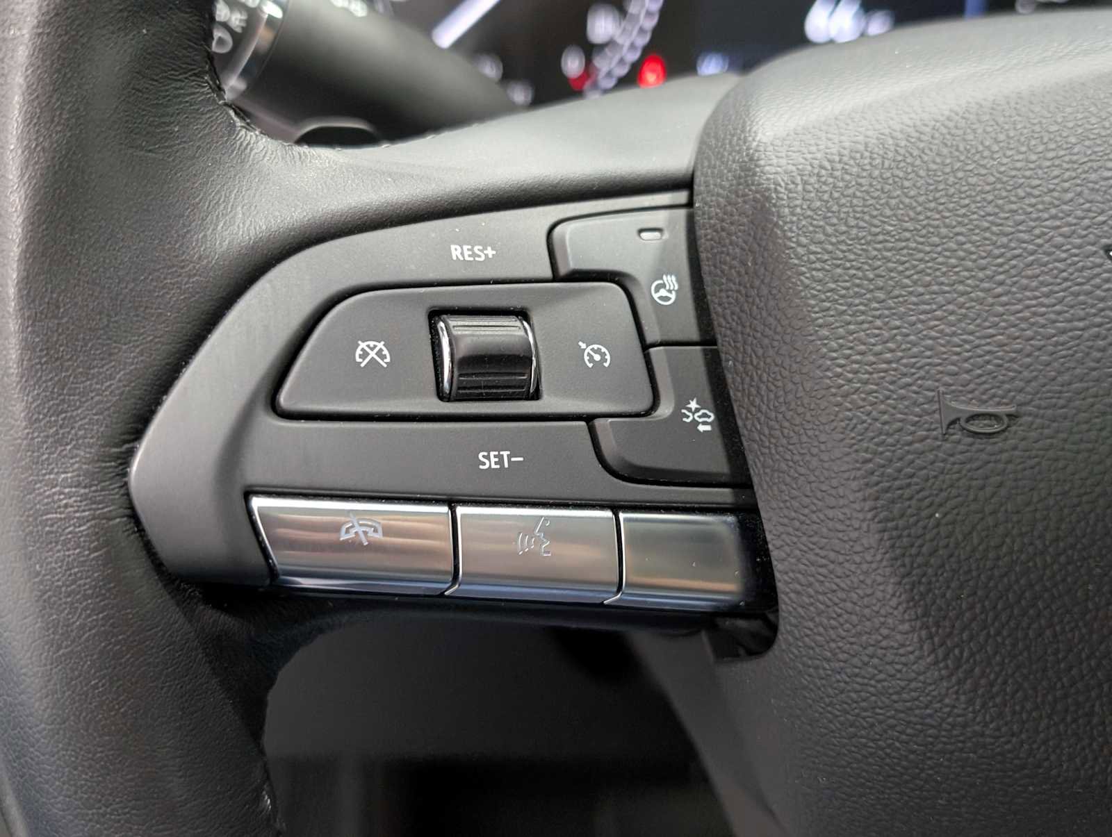 Used 2023 Cadillac XT4 Luxury w/ Cold Weather Package FWD image 36