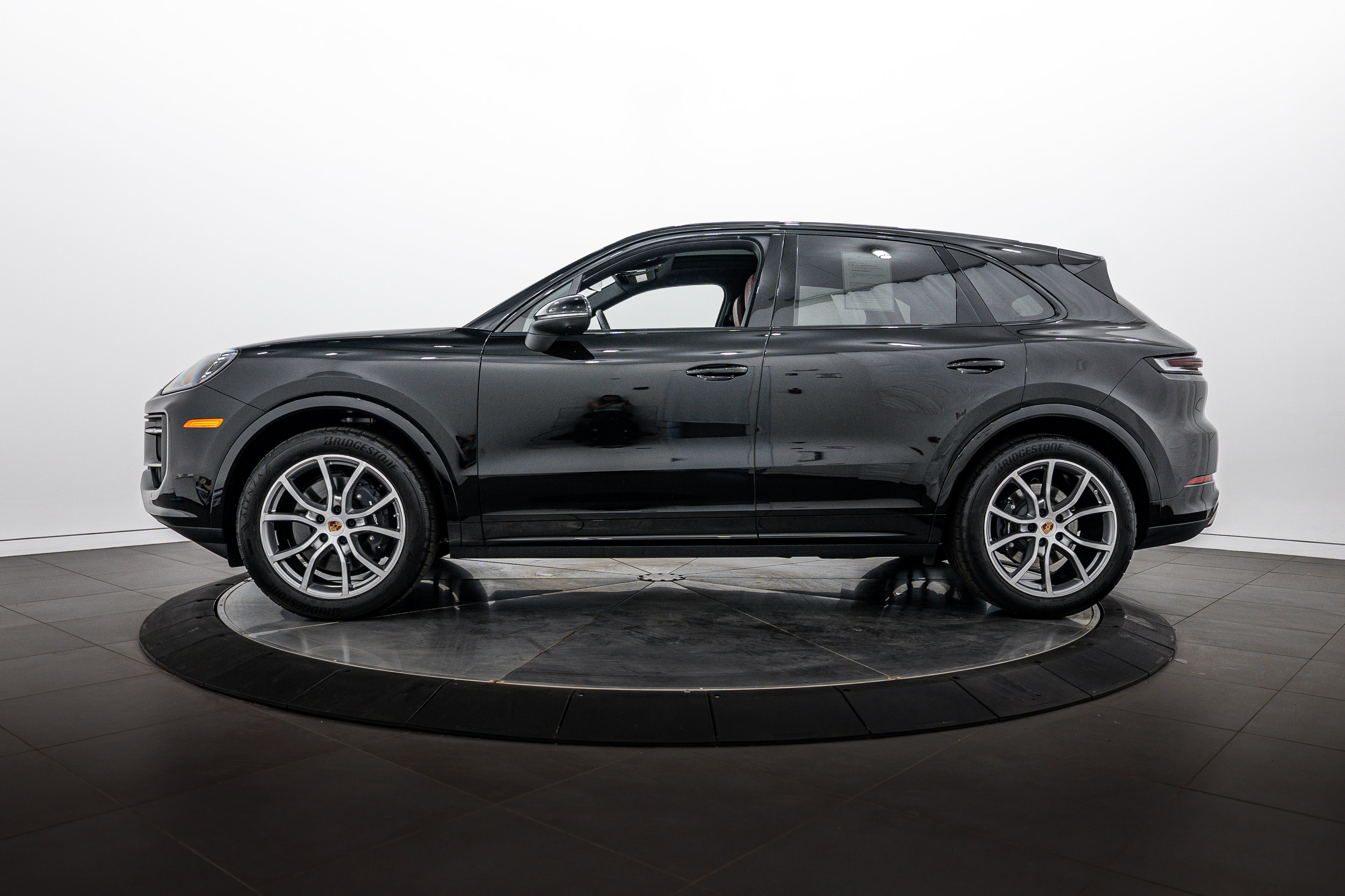Certified 2026 Porsche Cayenne AWD/4WD image 2