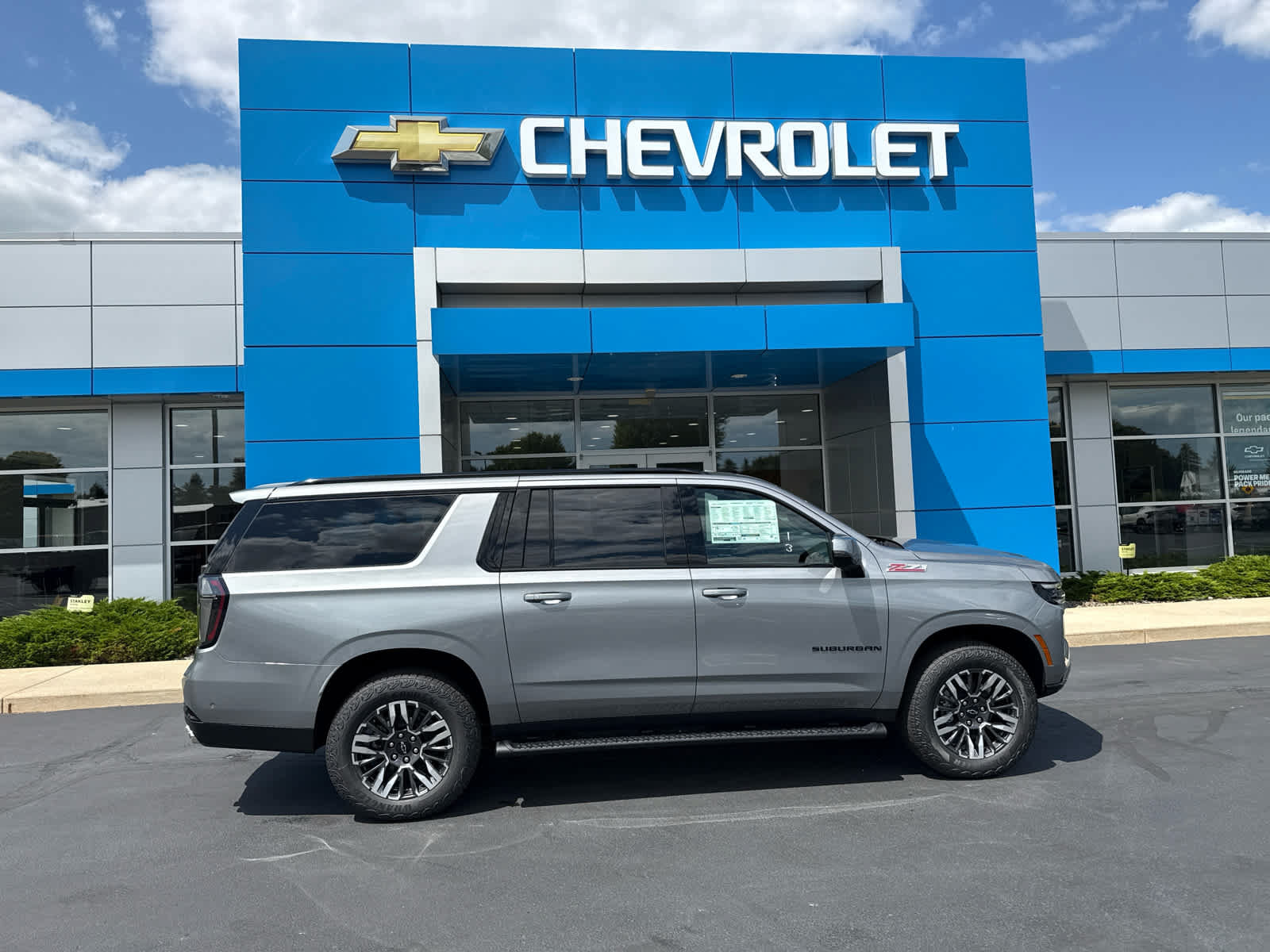 New 2026 Chevrolet Suburban Z71 w/ Comfort Package AWD/4WD image 14